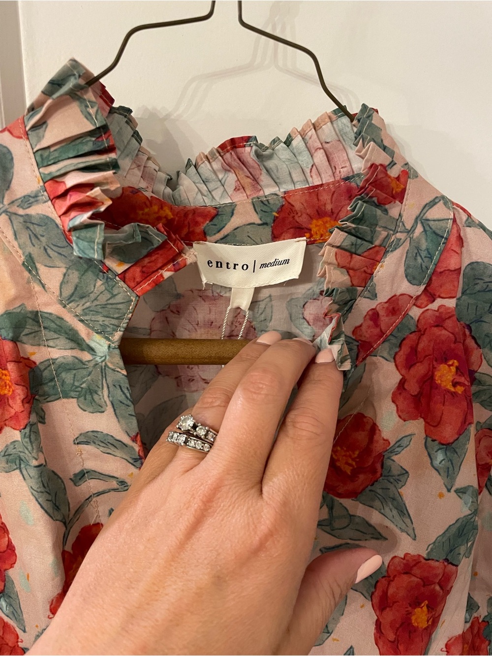 entro Floral Puff-Sleeve Blouse in Blush and Red - Picture 3 of 5